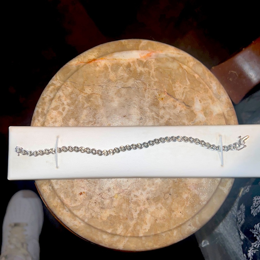 BRAND NEW 1 ct. DIAMOND TENNIS BRACELET WITH WHITE GOLD SETTING!!!
